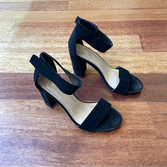 Amazon Black Velvet Heels Stylish and Comfortable with Velcro Ankle Closure - Picture 5 of 6